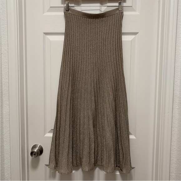 NWT Antonio Melani Donna Pleated
Metallic Pull-On Midi Skirt - Picture 2 of 6